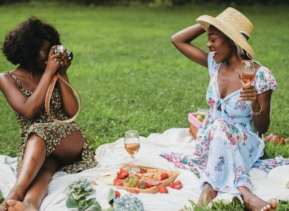 BESTIE DATES ON A BUDGET