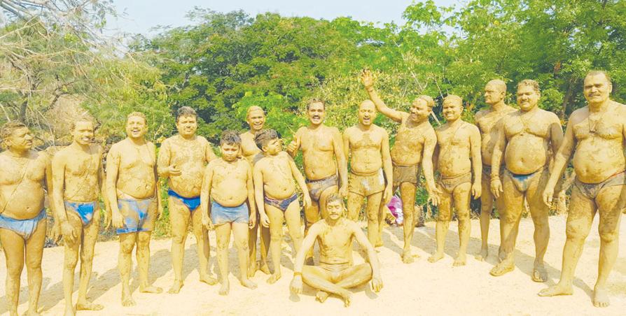 మట్టి స్నానానికి విశేష స్పందన