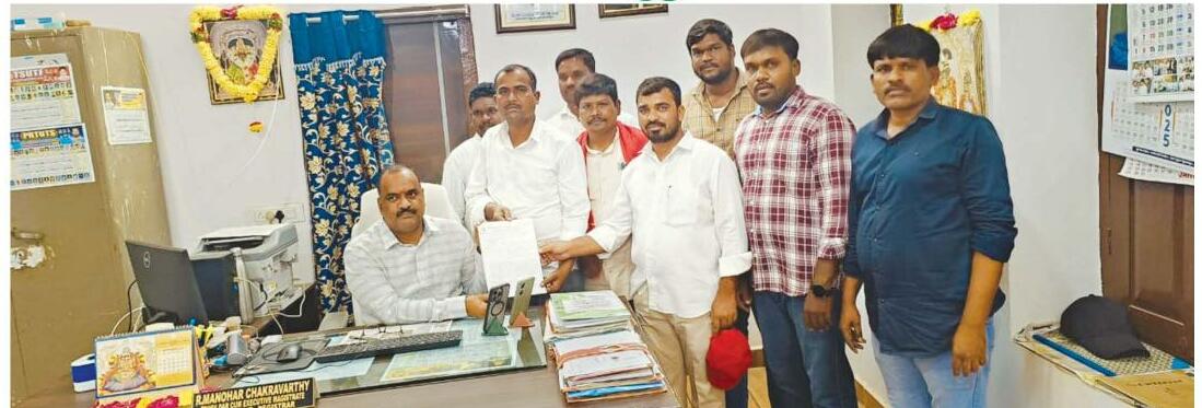 ప్రభుత్వ ఫారెస్ట్ భూములలో సాగులో ఉన్న పేదలకు ప్రభుత్వం పట్టాలు ఇవ్వాలి