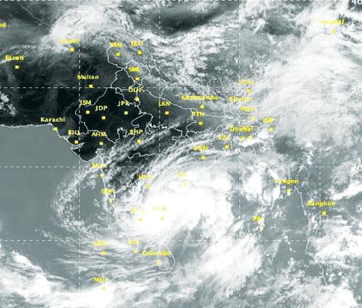 బెంగాల్ తీరం దాటిన వాయుగుండం