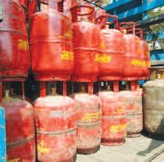 ఖేడ్లో భారత్ గ్యాస్ బ్లాక్ దందా జోరుగా