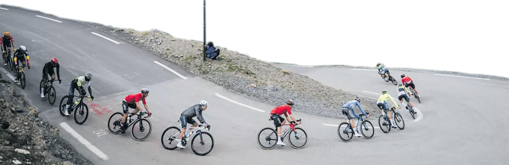 Elite cyclists gear up for new controversial slow-down rules