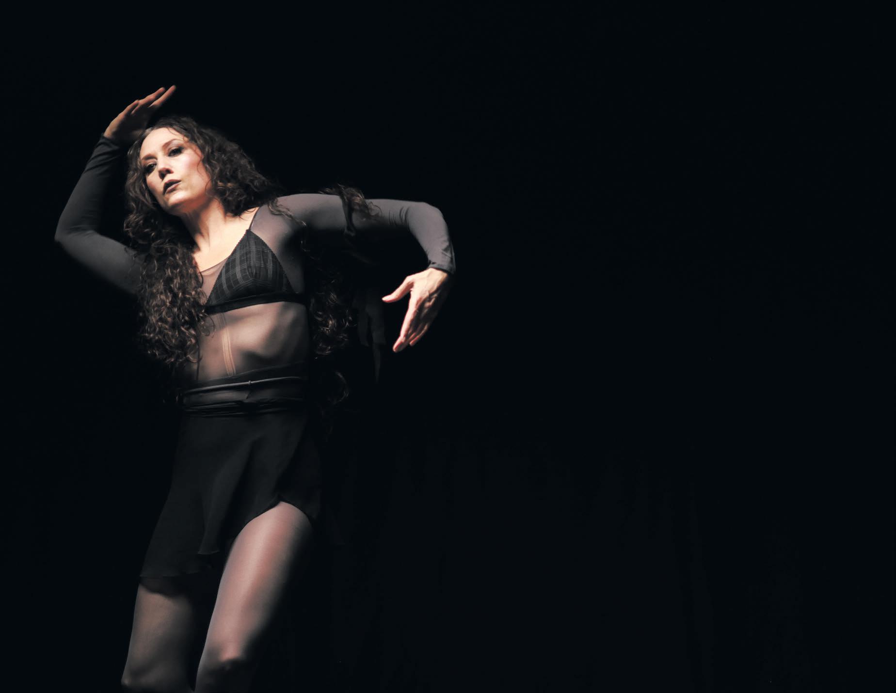 Inge Beckmann's dance of darkness ennobles spaces