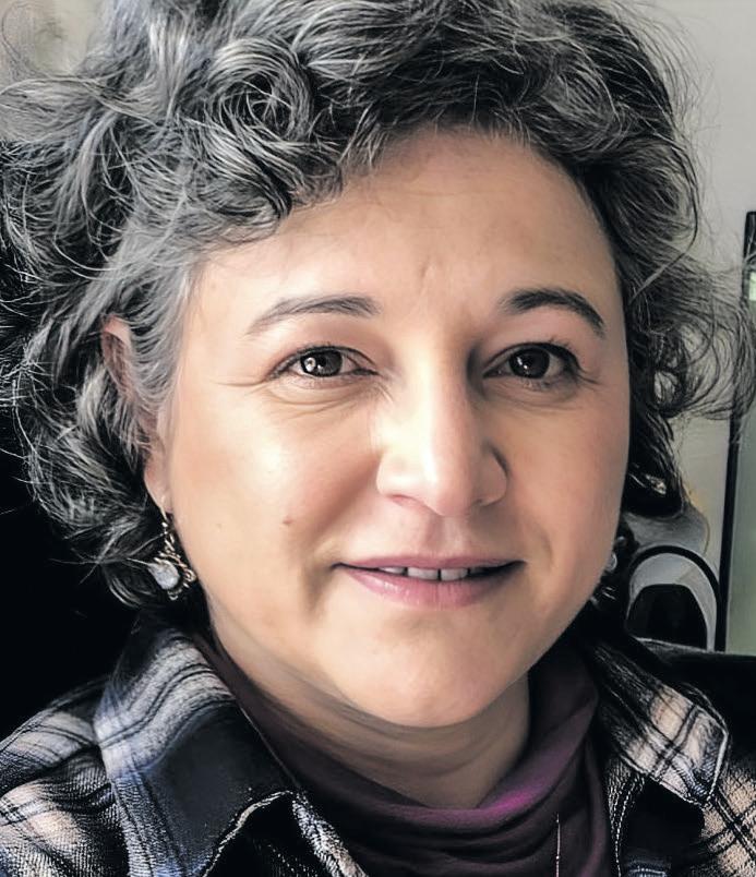 Former teacher is offering Grade 8s free online classes