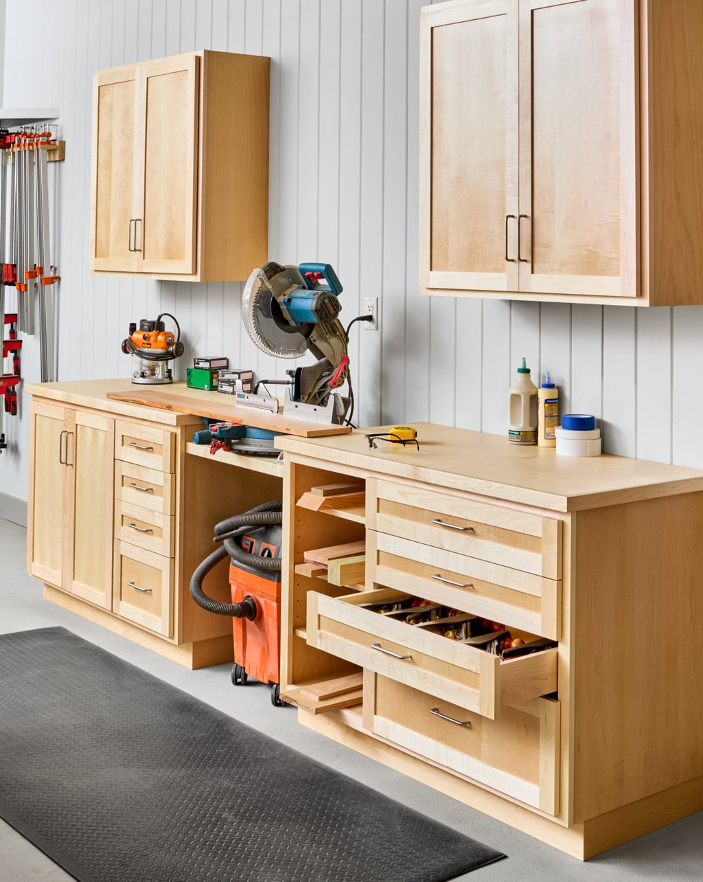 CUSTOMIZABLE SHOP CABINETS