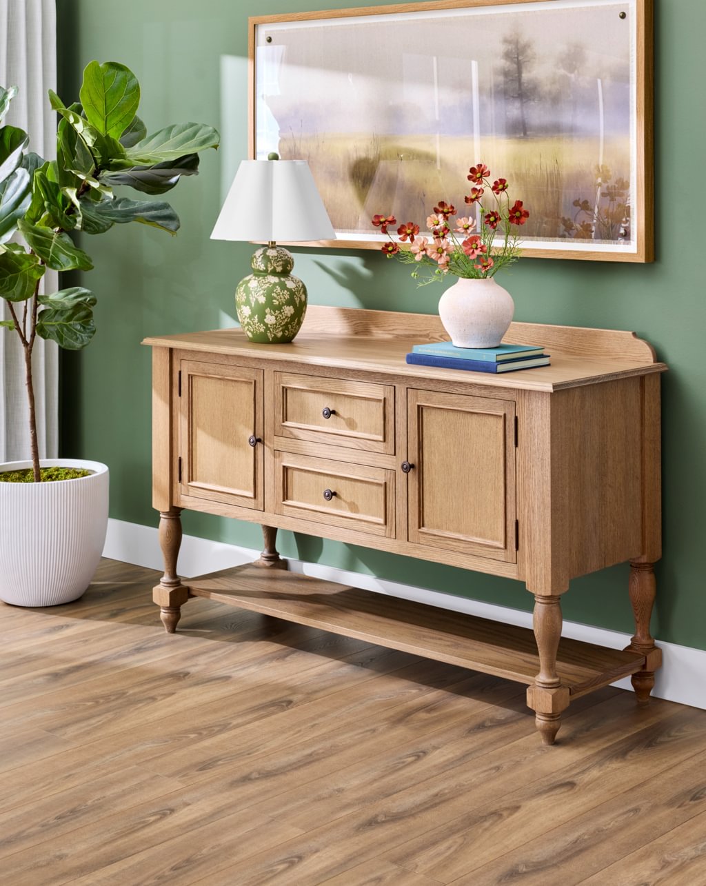 HIGH-STYLE SIDEBOARD