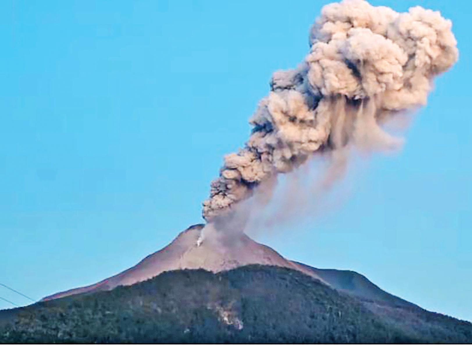 Indonesia: Mount Ibu erupts, prompts aviation warning