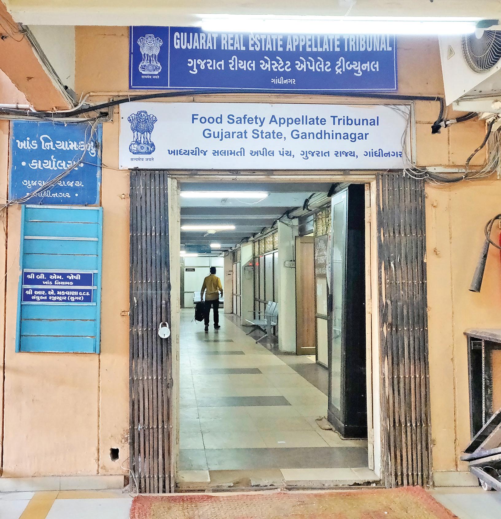 Not given flat, couple to get refund with interest