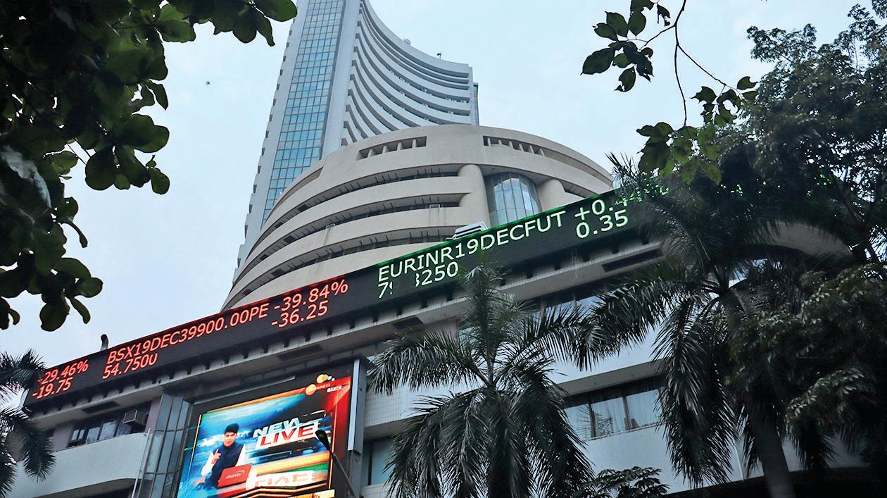 Reliance, ICICI Bank pull Sensex up by 444 points