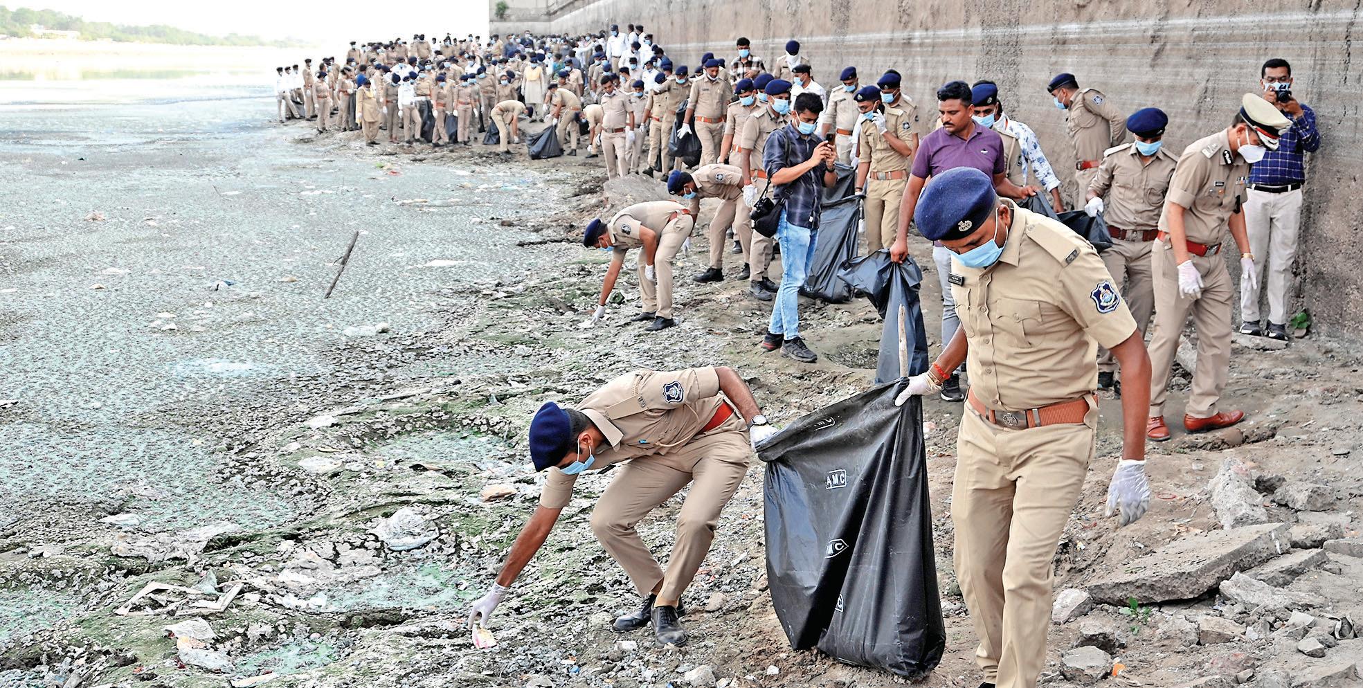 21-Day Drive Frees Sabarmati of 950 MT Filth