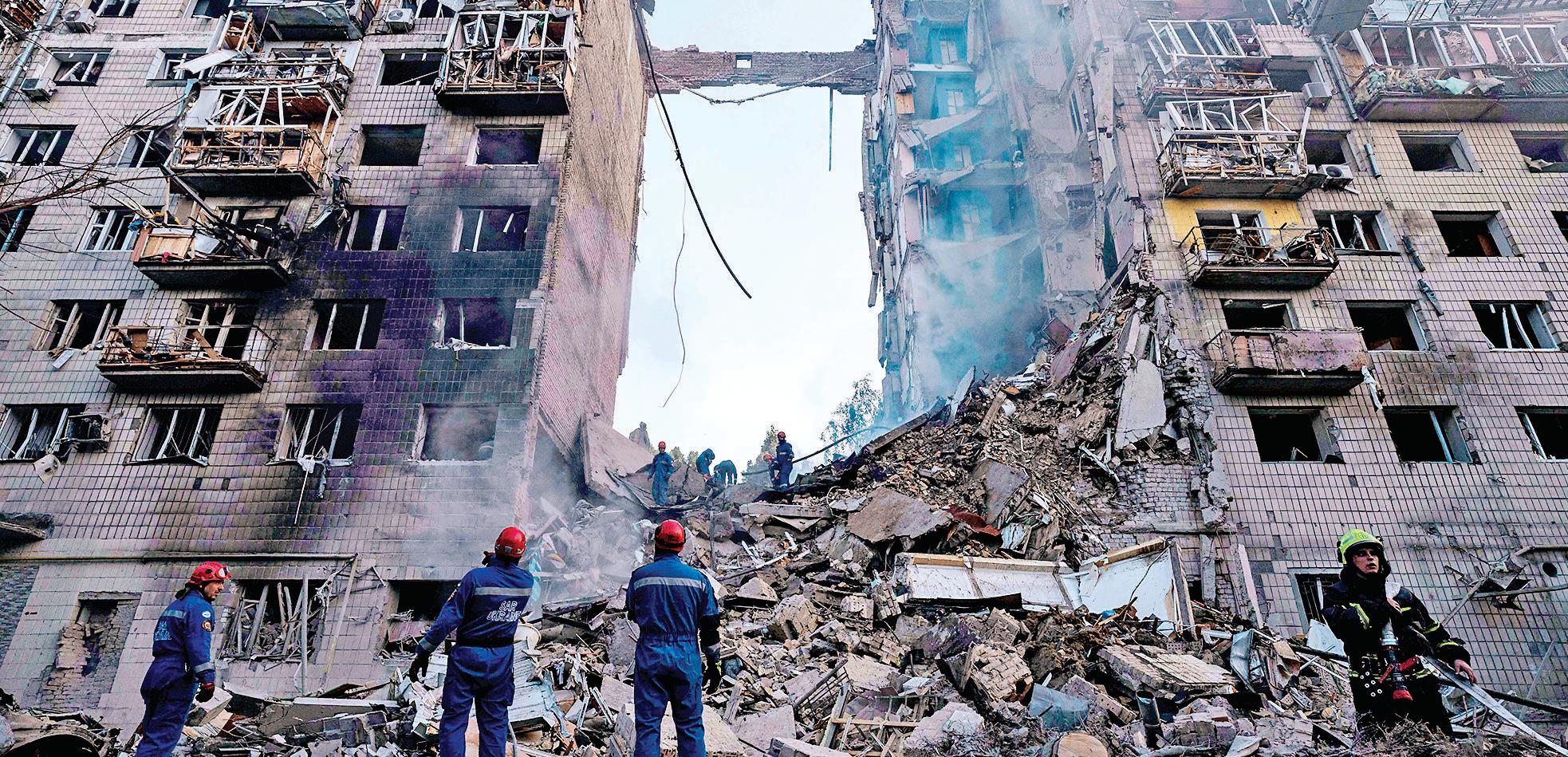 Russian Strike Kills 15, Injures 156 in Ukraine