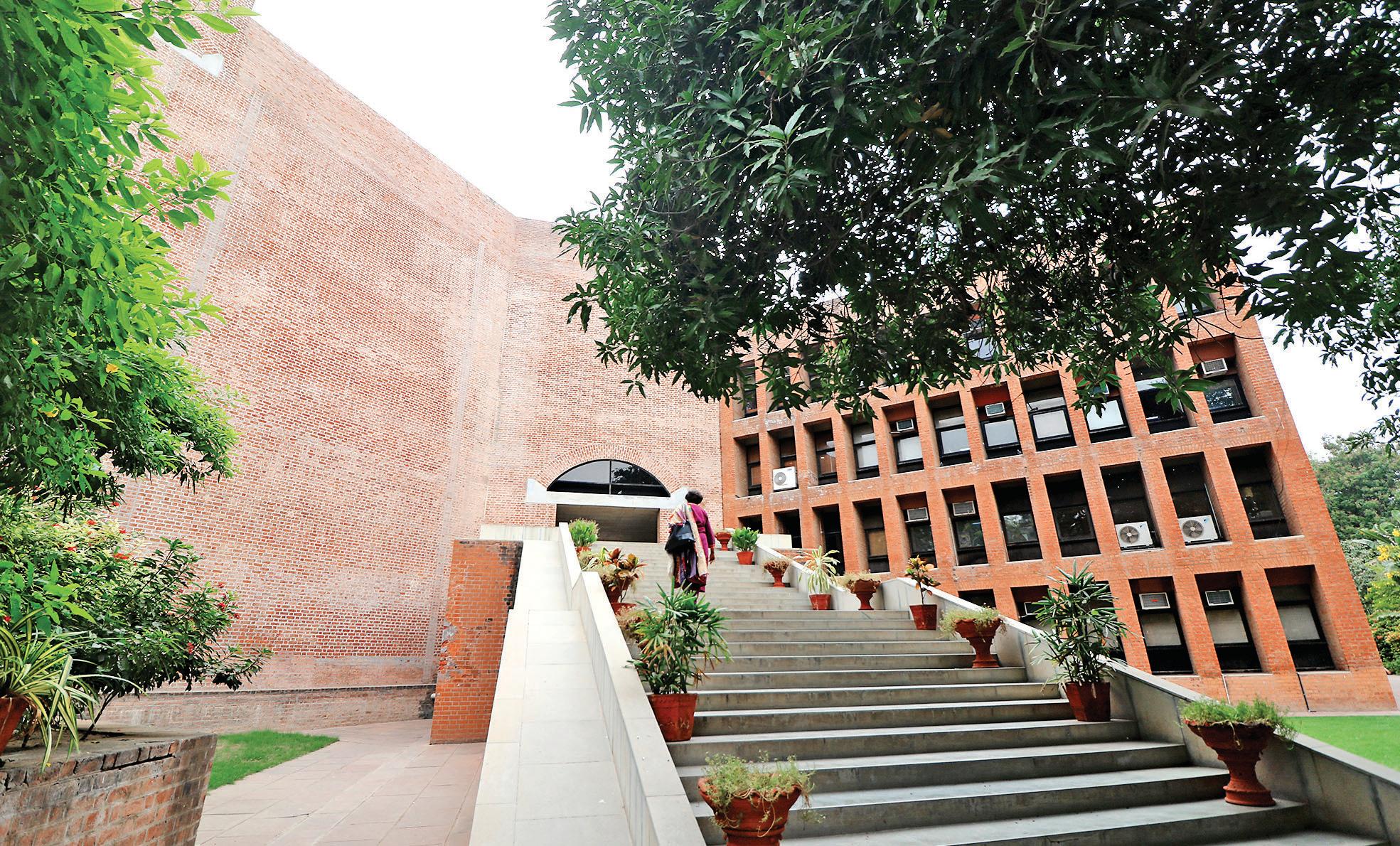 IIMA PGP 2025-27: Non-engg students rise to 50%