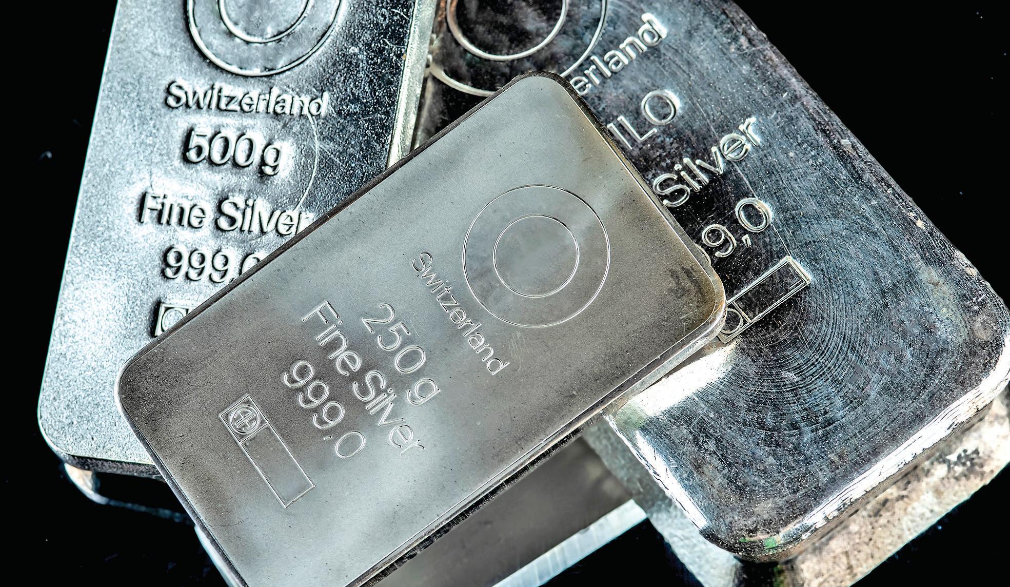 Silver falls Rs 1,000 after record high; gold declines