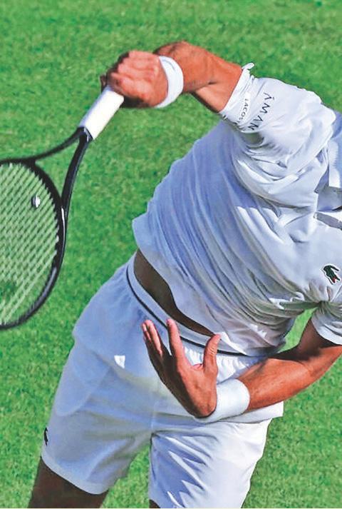 Djokovic Storms Into Semifinals