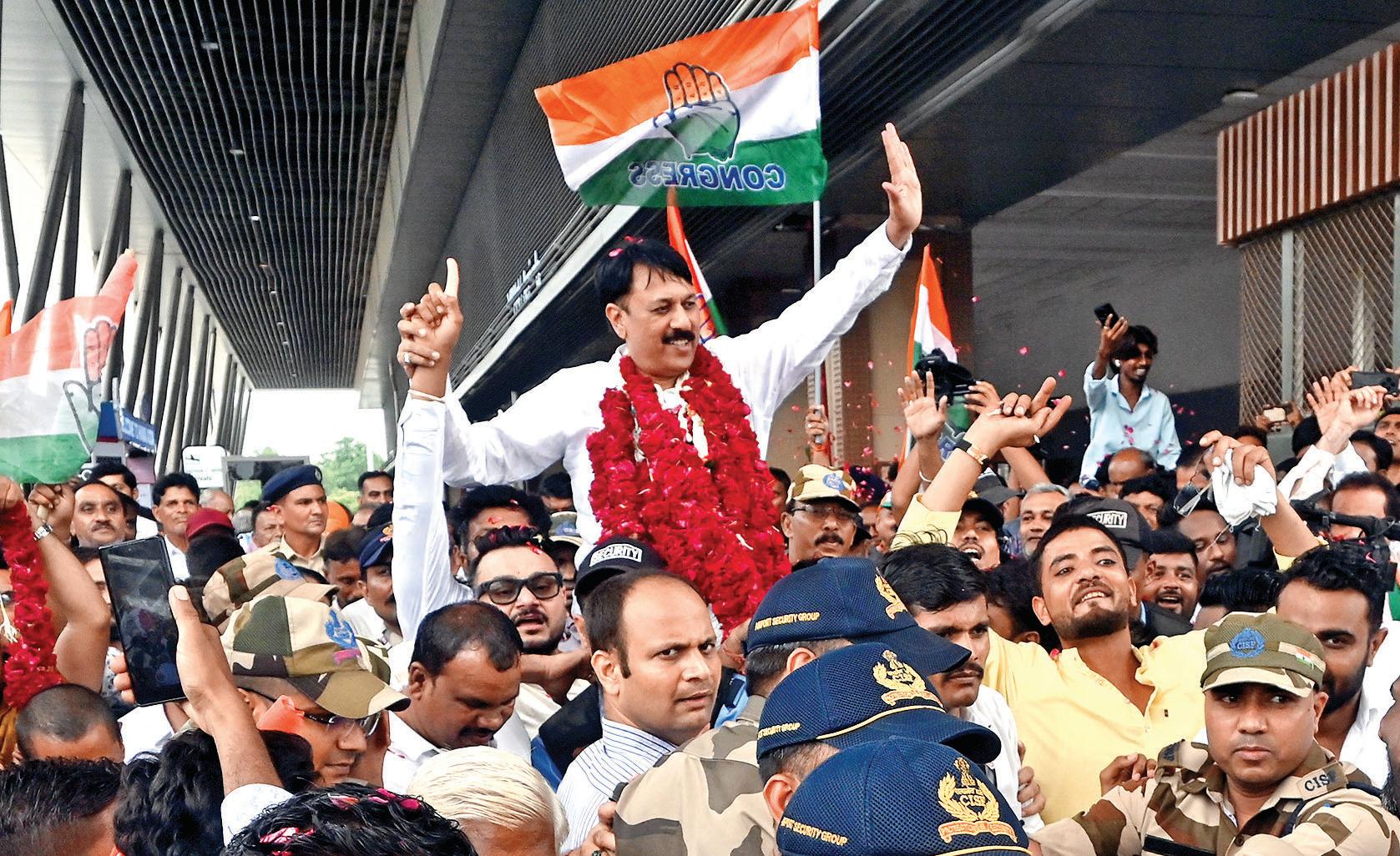 'Congress to fight for Gujaratis' problems'