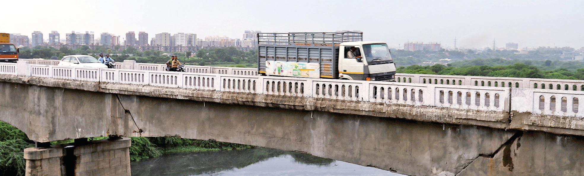 Left arm of Shastri Bridge to be closed for six months