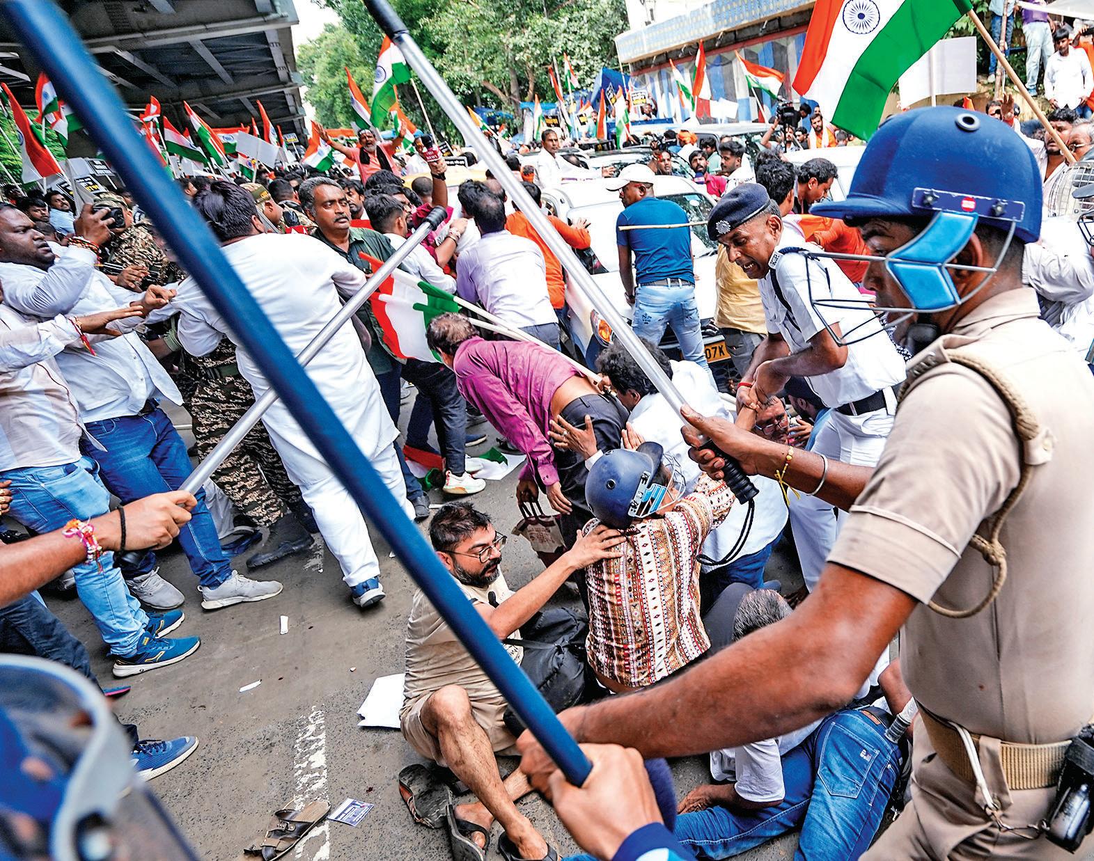 Chaos, violence, 'police excesses' sully justice march to secretariat