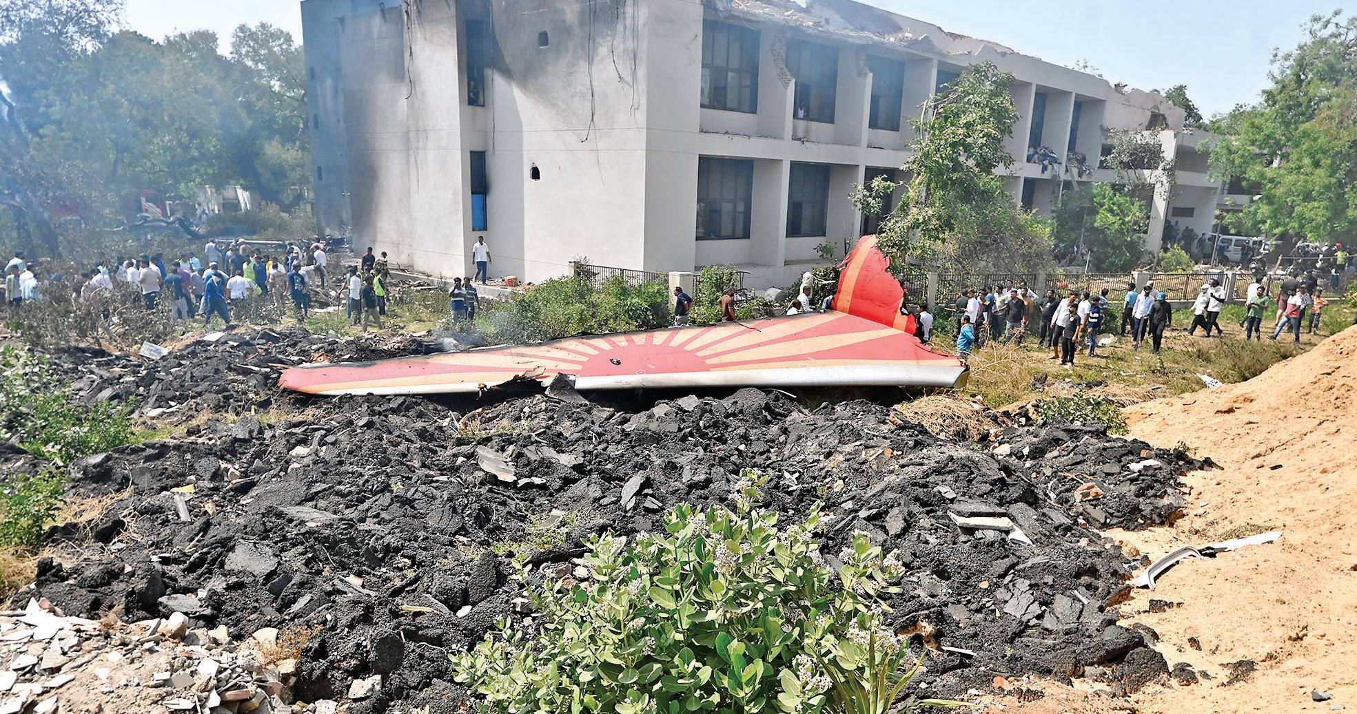 Families of 70 crash victims join US lawyer to sue Boeing