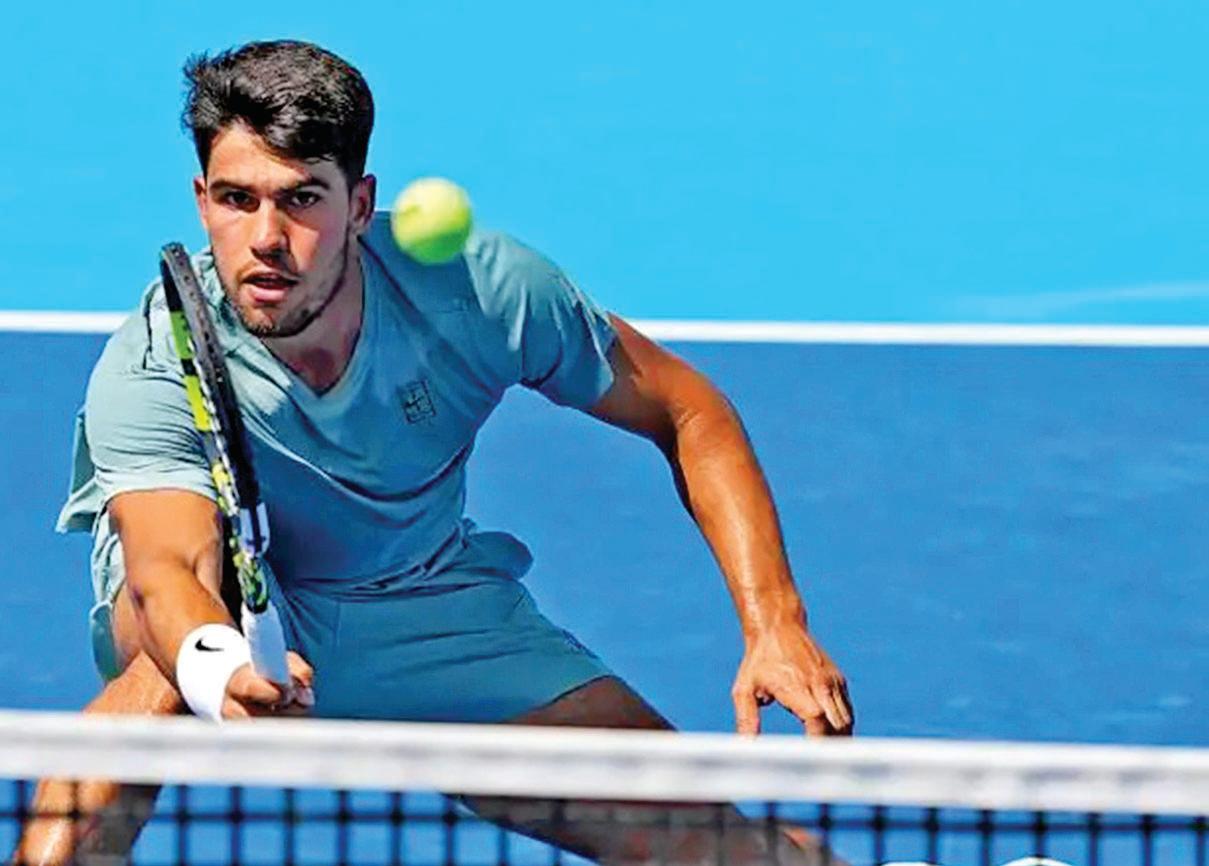 Alcaraz sails into the fourth round