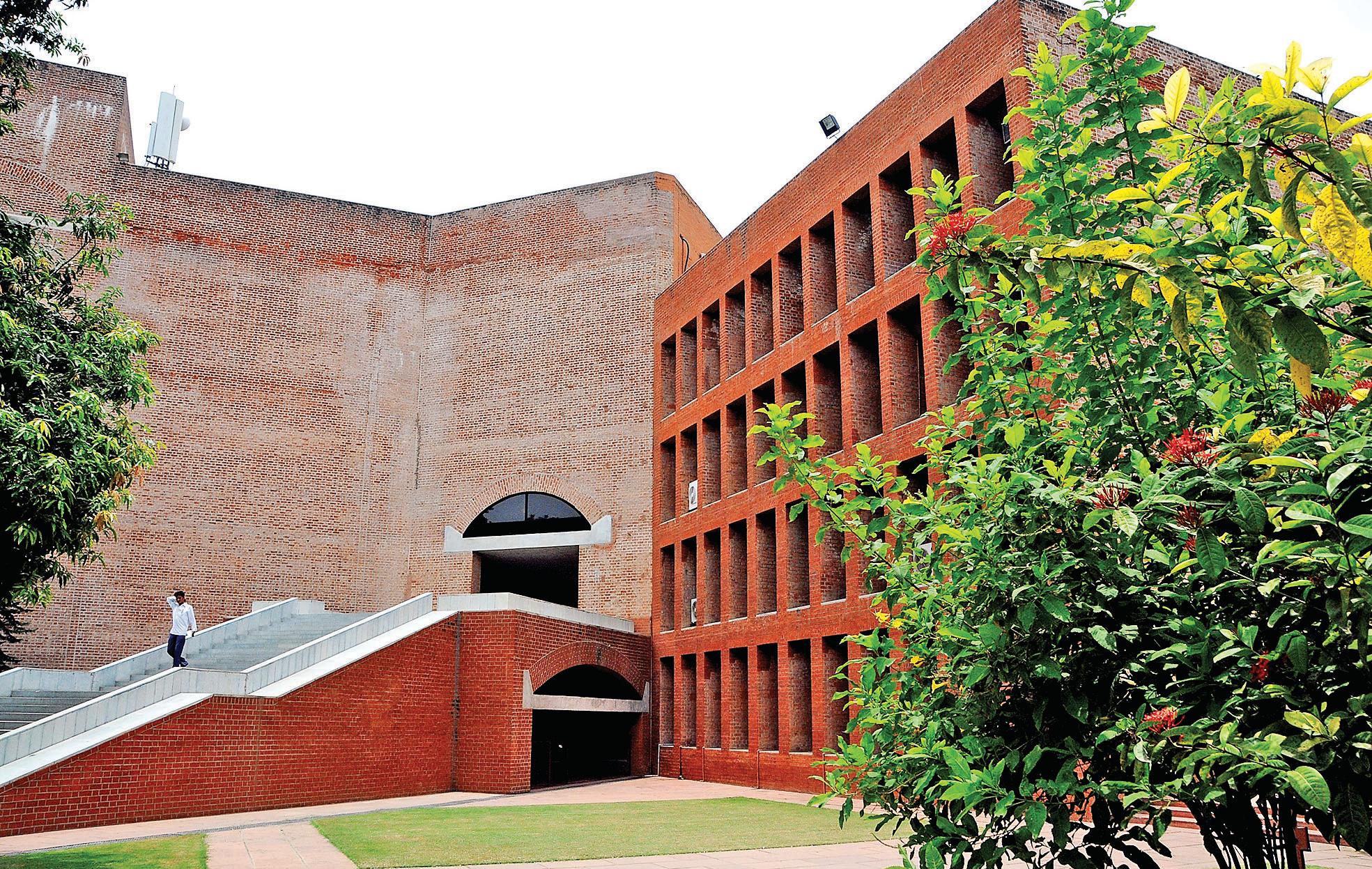 IIMA Raises CAT Cutoff to 95 Percentile for PGP Admissions