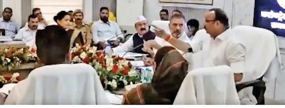 RaGa & UP minister's verbal spat goes viral