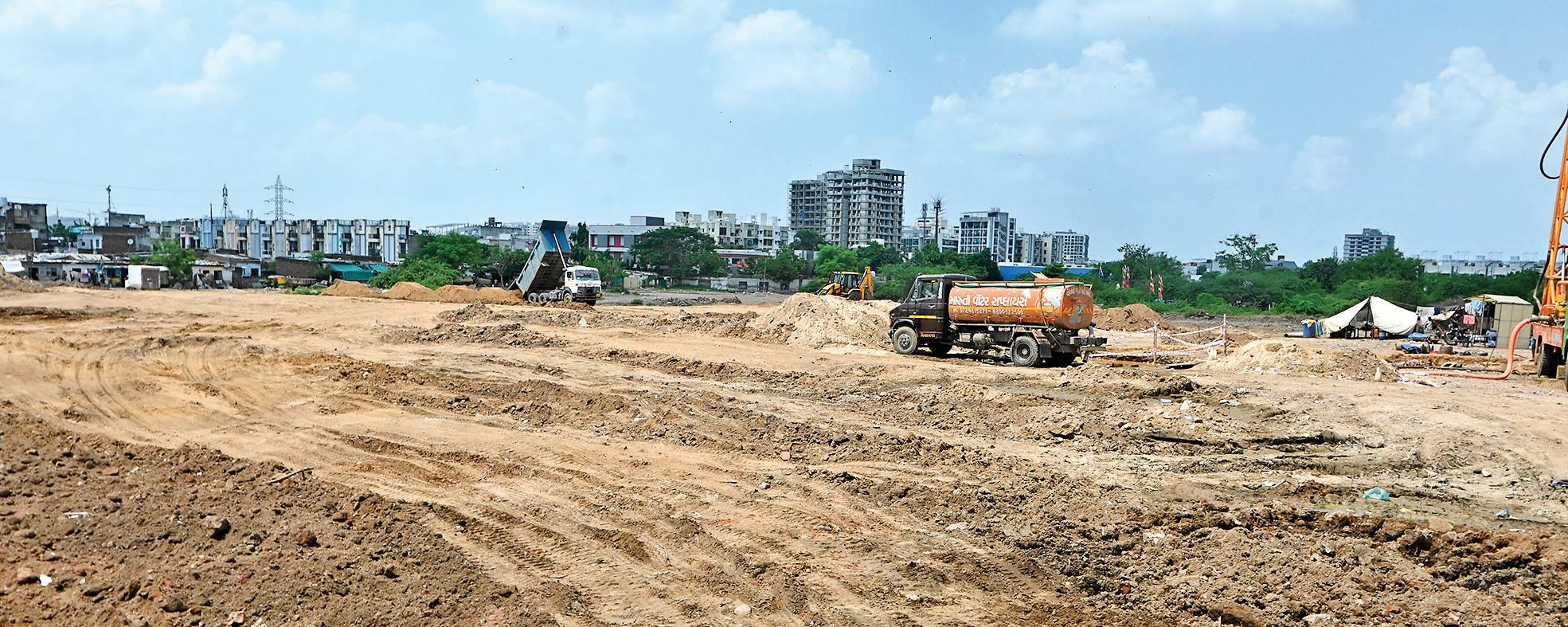 Maktampura locals raise stink over waste dump