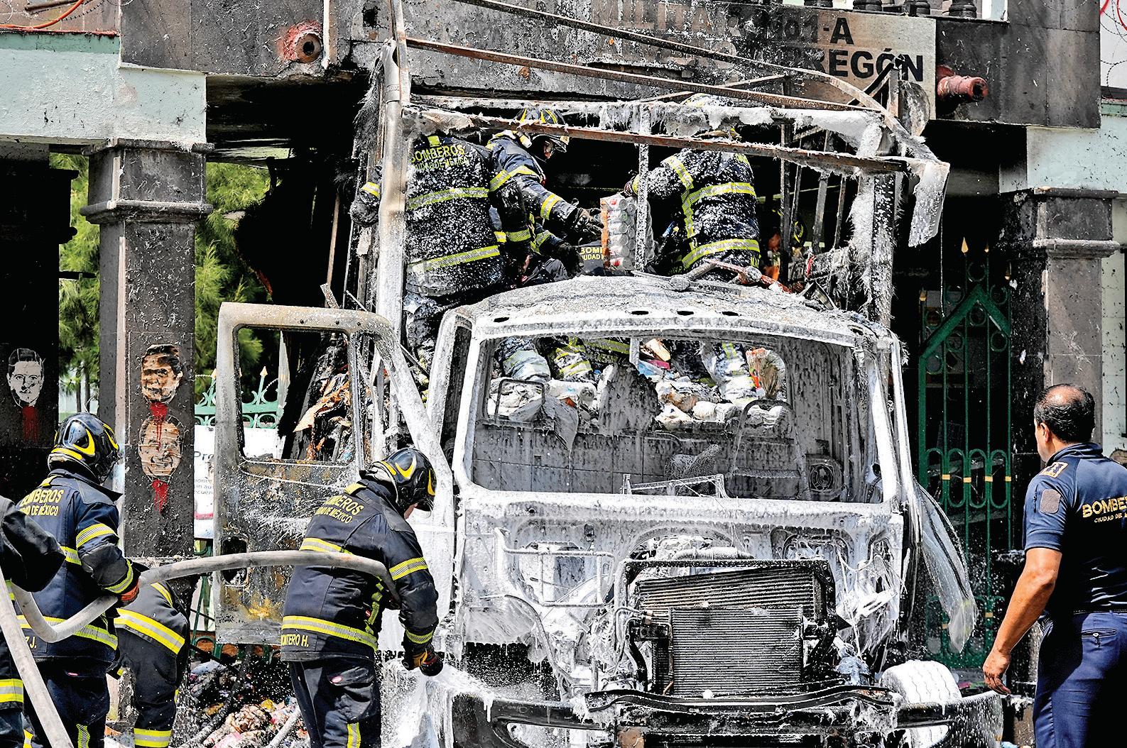 Mexico: Protesters seek justice for 43 college students who disappeared