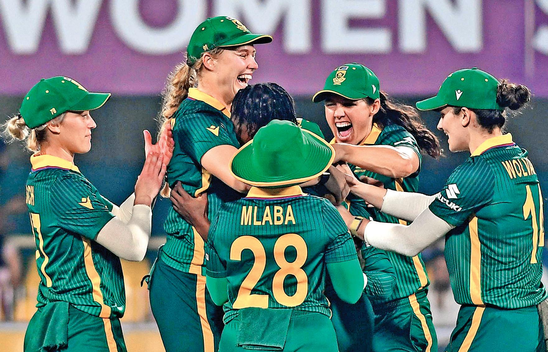 Wolvaardt and Kapp power South Africa into WC final