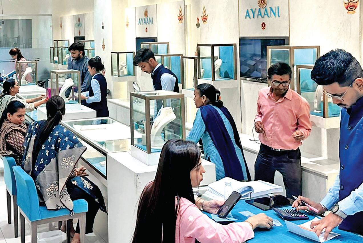 Gold prices slide, jewellery counters heat up