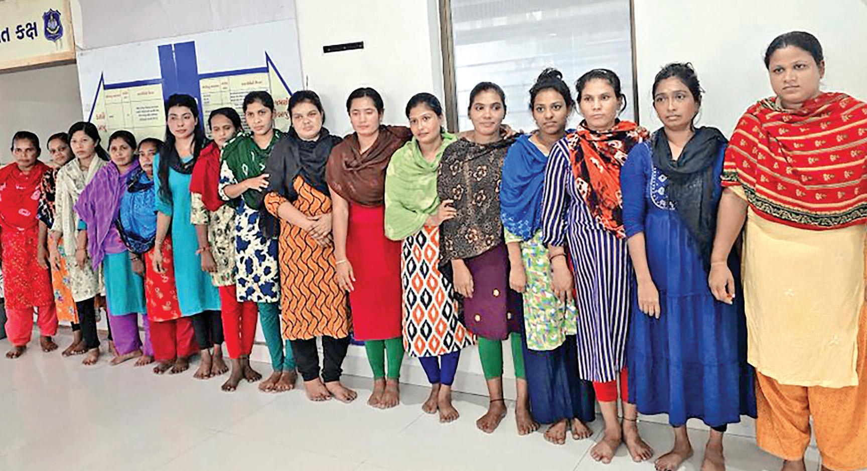 17 B'deshi immigrants, all women, held in Sola