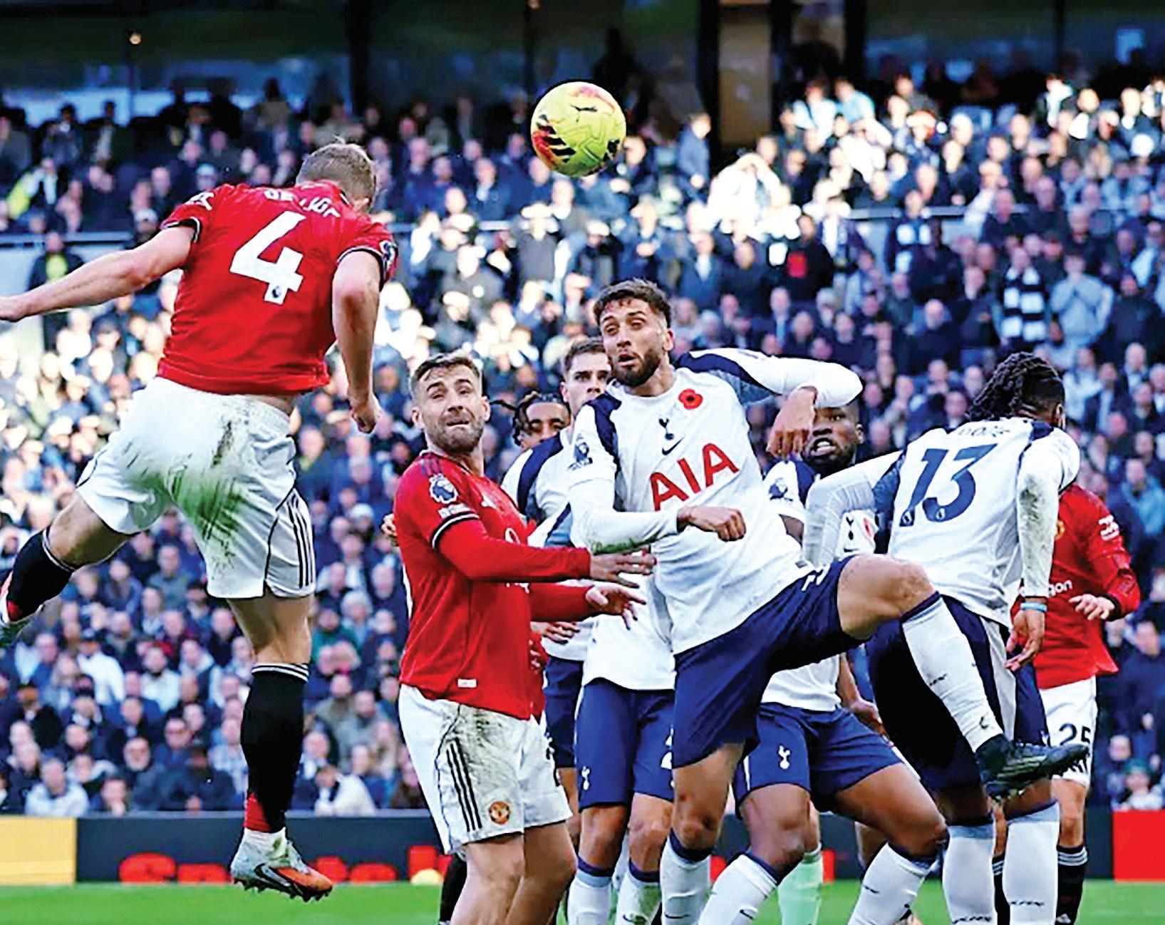 Manchester United hold Tottenham to 2-2 draw