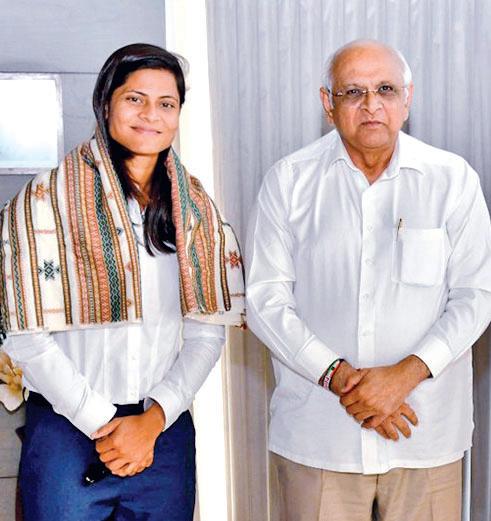 WC-winning Radha Yadav is felicitated by Bhupendra Patel