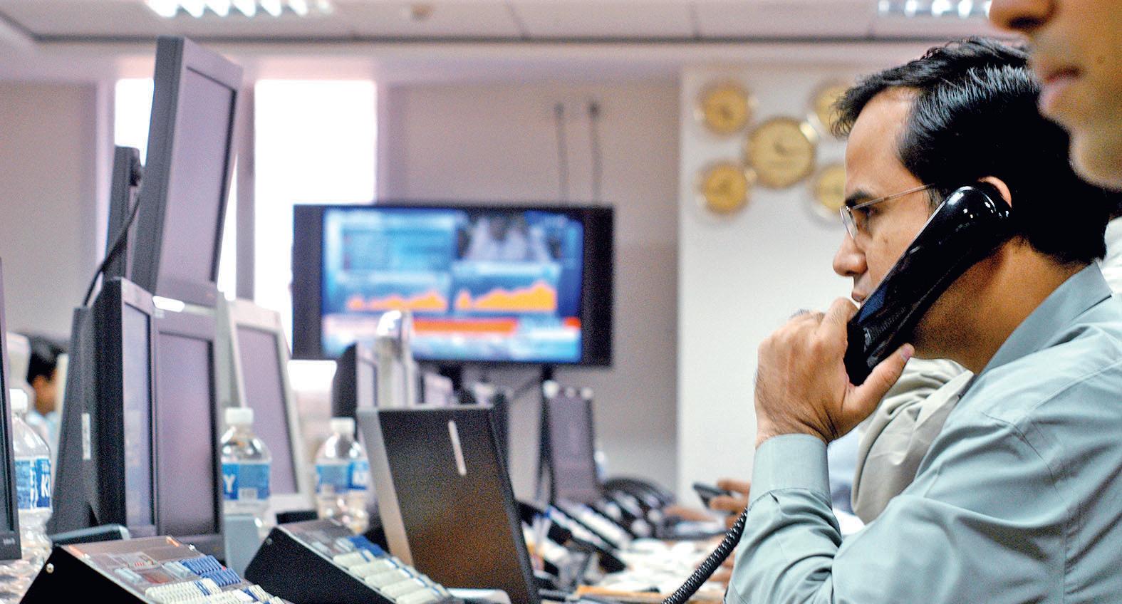 Market bounces back as IT, banking stocks rally