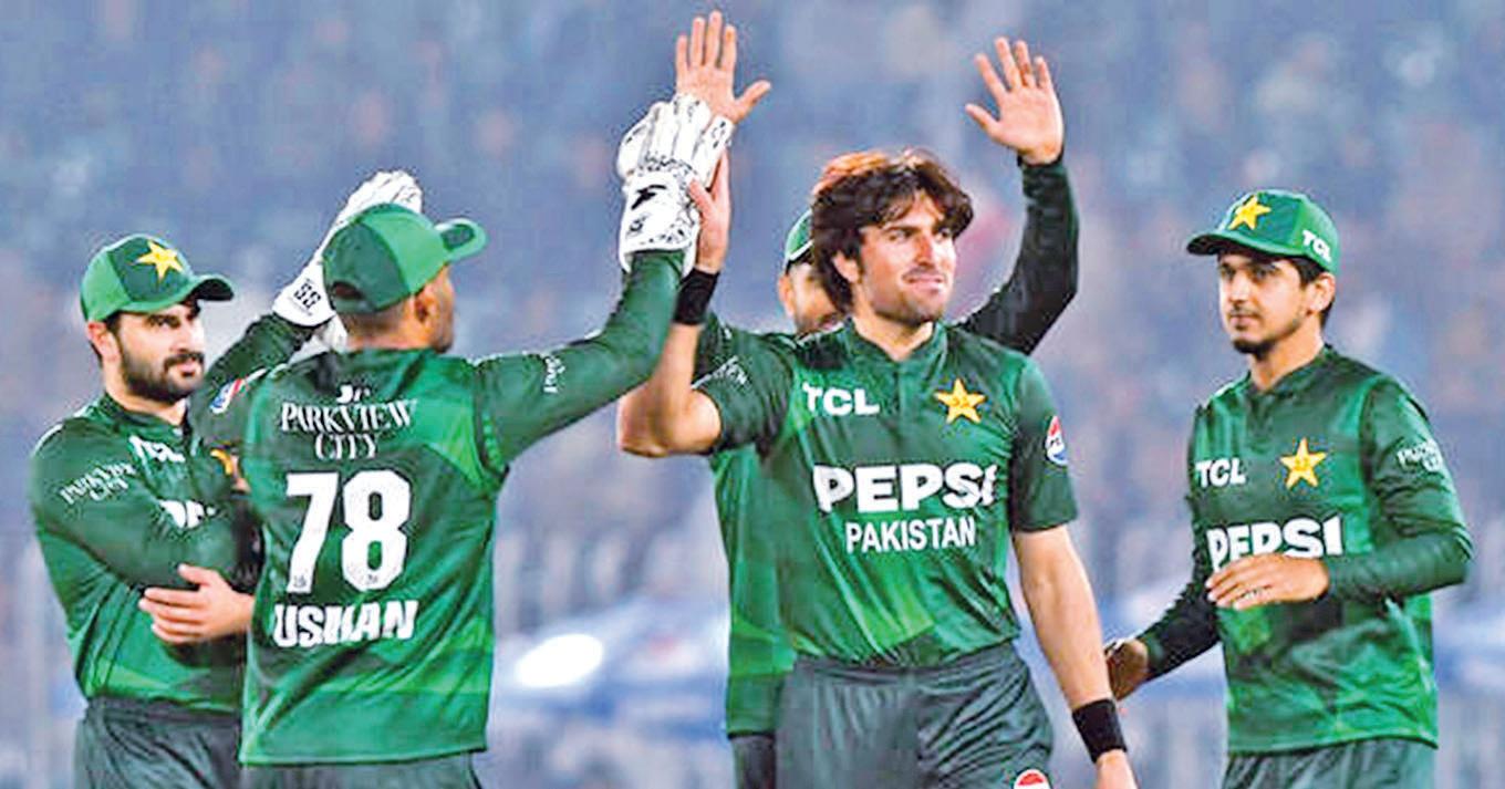 Pakistan seal spot in T20 tri-series final
