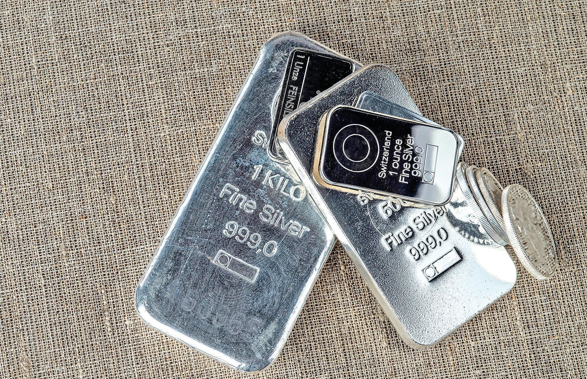 Silver rises Rs 4.3k to touch Rs 1,81,360