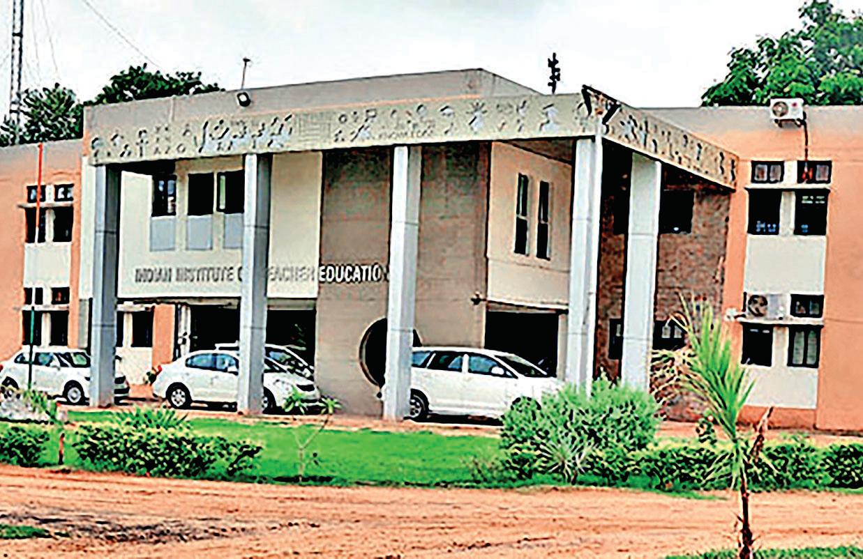 Years of experience but 15 IITE faculty can't be PhD guides