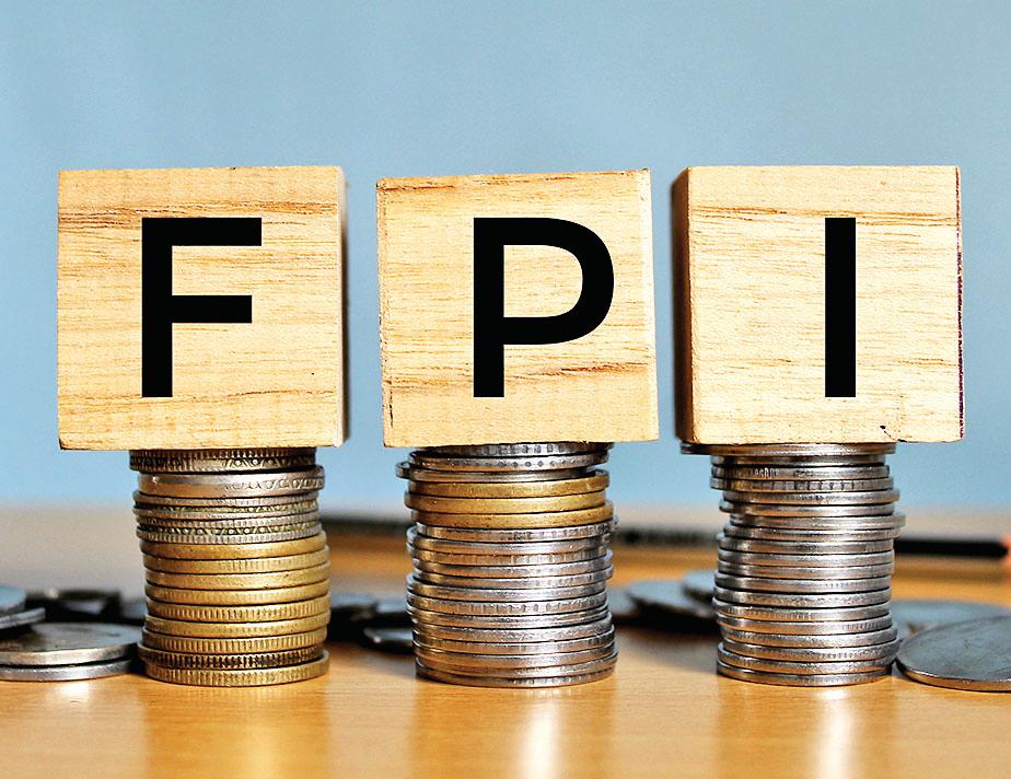 Foreign investors pull out record Rs 1.6L cr