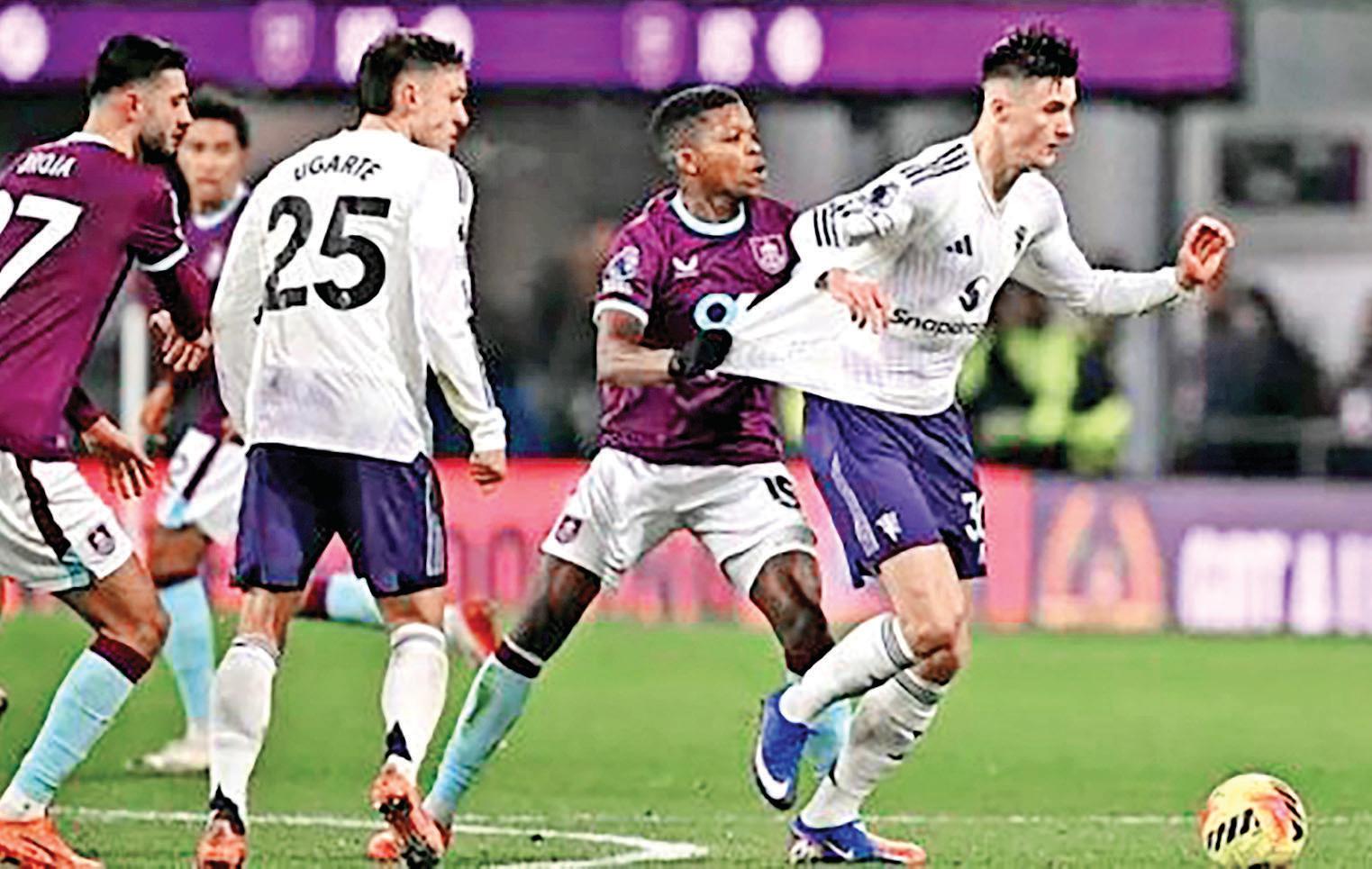 Manchester United, Burnley draw 2-2