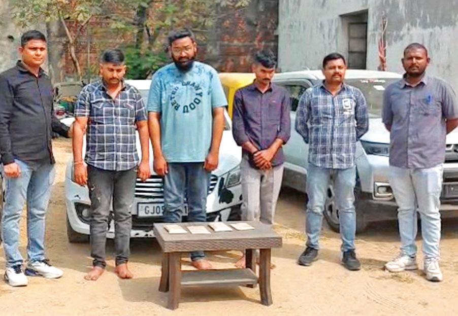 Bizman visits FB friend, loses Rs 20L