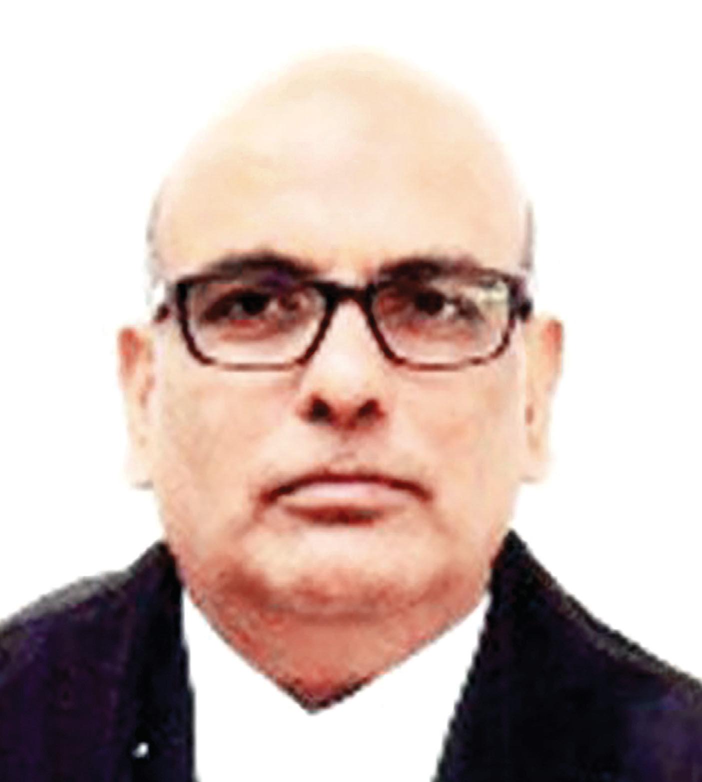 Former HC judge Biren Vaishnav takes oath as Gujarat Lokayukta