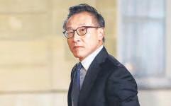 Alibaba Wins Prized Role Powering AI on iPhone in China