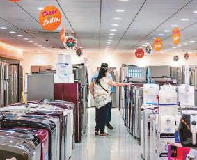 Retailers wary as stock rout could hit consumer outlook