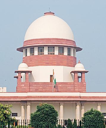 Top court takes up PIL on RCom fraud