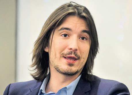 Traders are flooding markets with risky bets. Robinhood’s CEO is their cult hero.