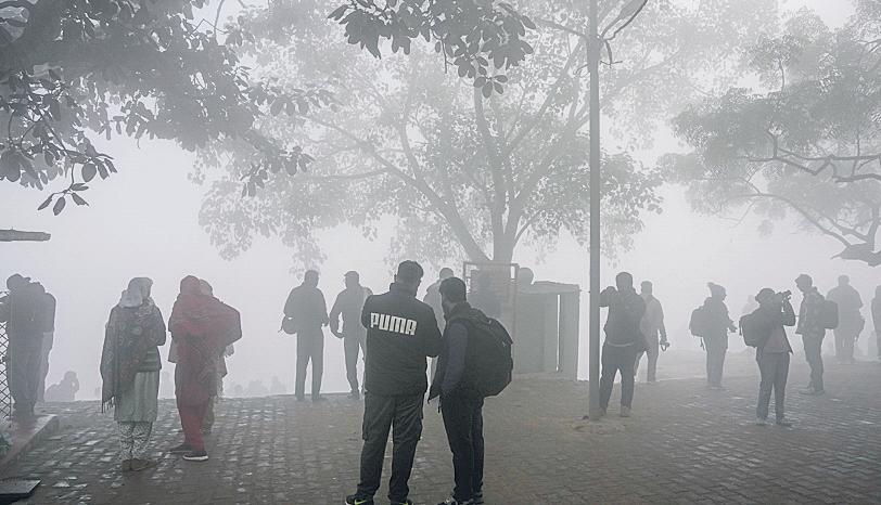 Govt tightens pollution curbs in New Delhi, halts construction