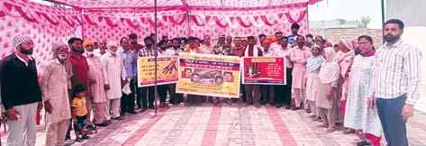 BSF comes forward to organise Awareness Seminar “War on Drugs” campaign organized at the border village of Habib Wala