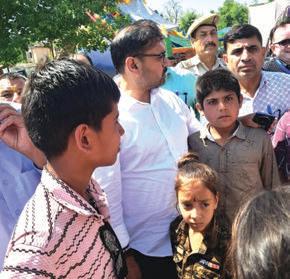 Satish Sharma visits relief camps; meets displaced border residents