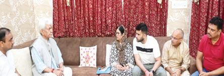 LG Sinha visits residence of Late Ramesh Arora to offer condolences