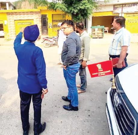 DC Rajouri assures assistance to shelling-victim families