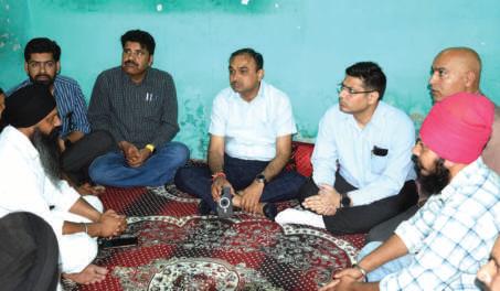 Div Com visits shelling hit areas in Sub Division Mendhar